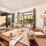 アパート Spada Brand New With Garden 3 Min From Beach!