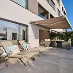 Spada Brand New With Garden 3 Min From Beach! アパート ポレッチ